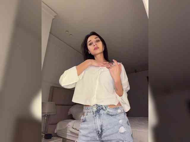 MolliKiana Live Webcam on BongaCams