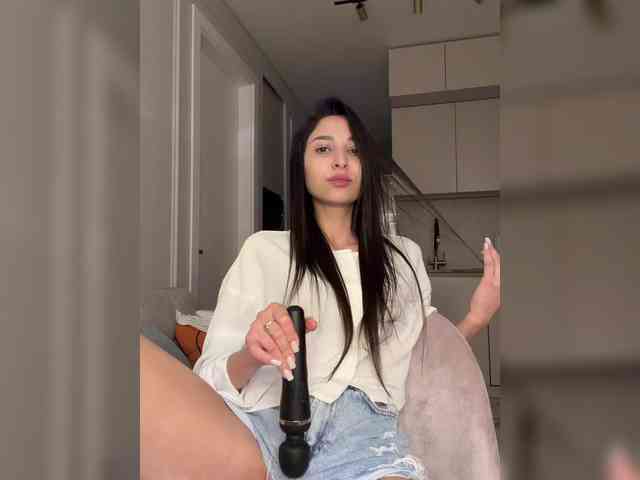 MolliKiana Live Webcam on BongaCams