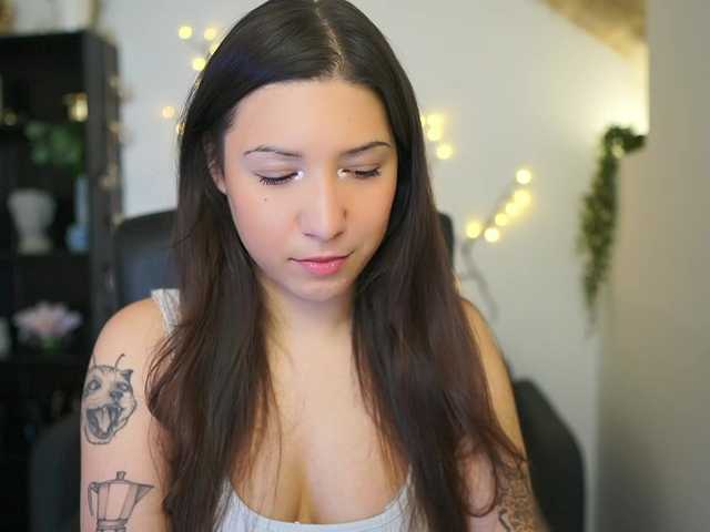 Caylinn18's BongaCams show and profile