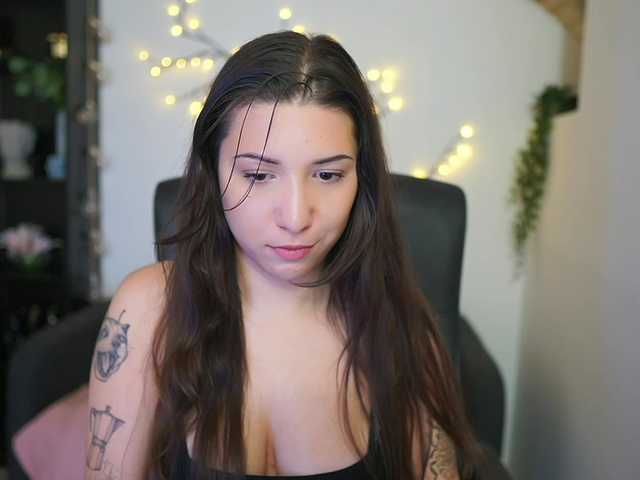 Caylinn18's BongaCams show and profile