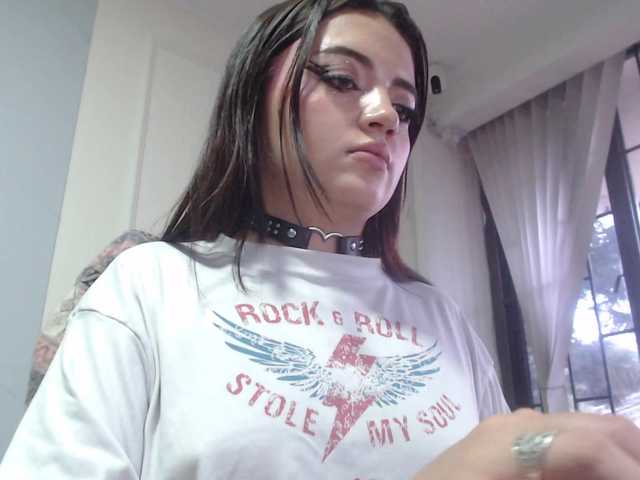 scarletmonroe's BongaCams show and profile