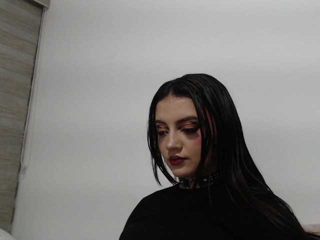 scarletmonroe's BongaCams show and profile