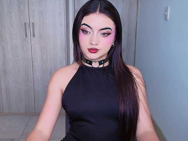 scarletmonroe's BongaCams show and profile