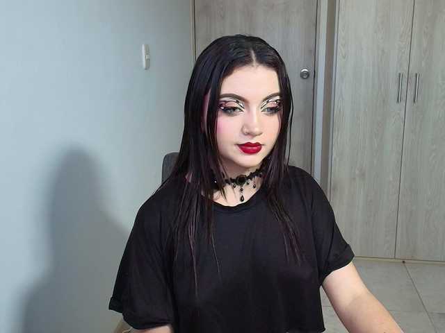scarletmonroe's BongaCams show and profile