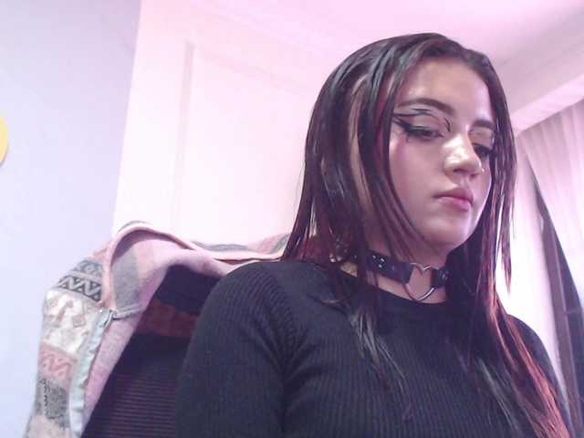 scarletmonroe's BongaCams show and profile