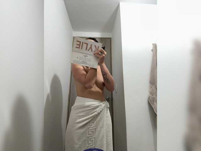 scarletmonroe's BongaCams show and profile