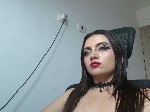 scarletmonroe's BongaCams show and profile