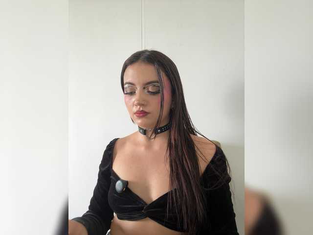 scarletmonroe's BongaCams show and profile