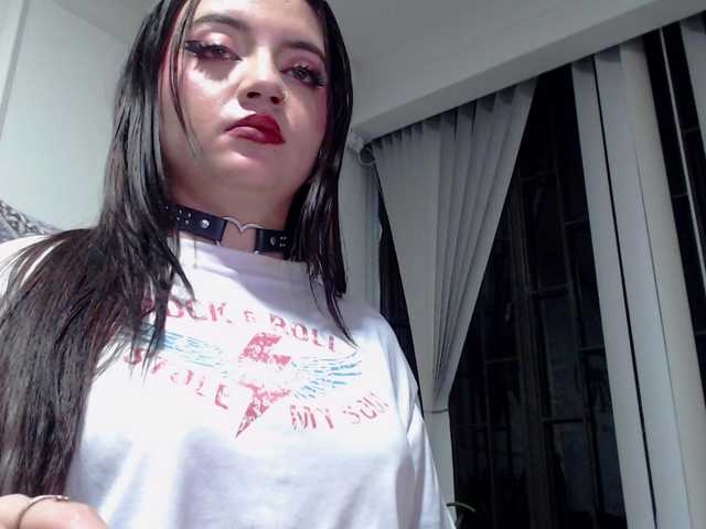 scarletmonroe's BongaCams show and profile