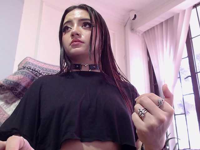 scarletmonroe's BongaCams show and profile