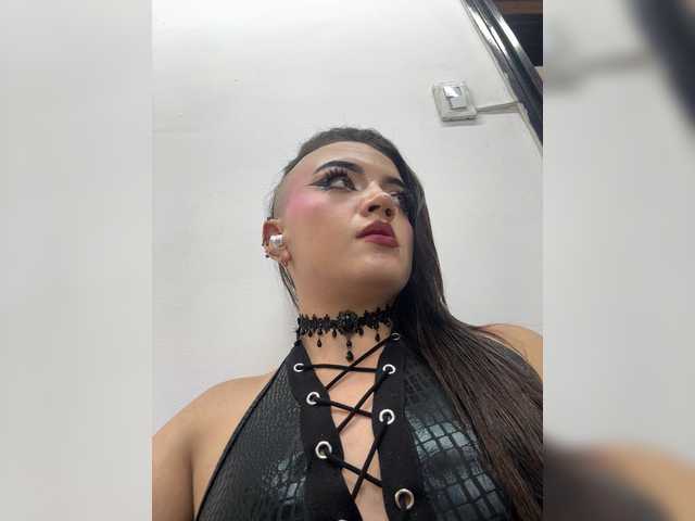 scarletmonroe's BongaCams show and profile