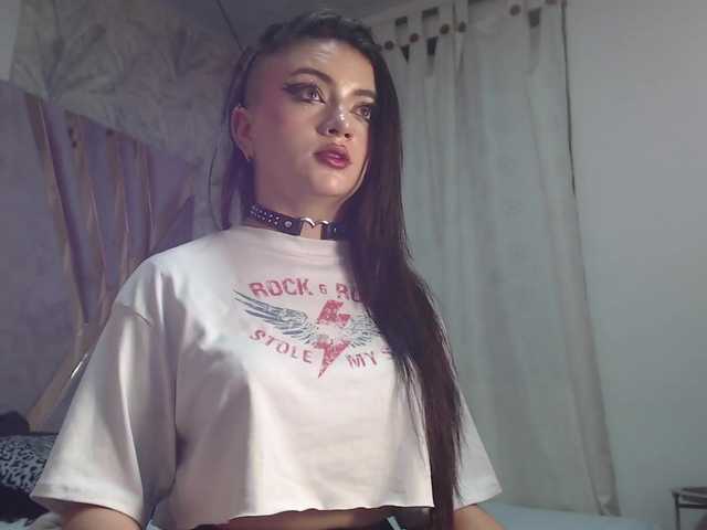 scarletmonroe's BongaCams show and profile