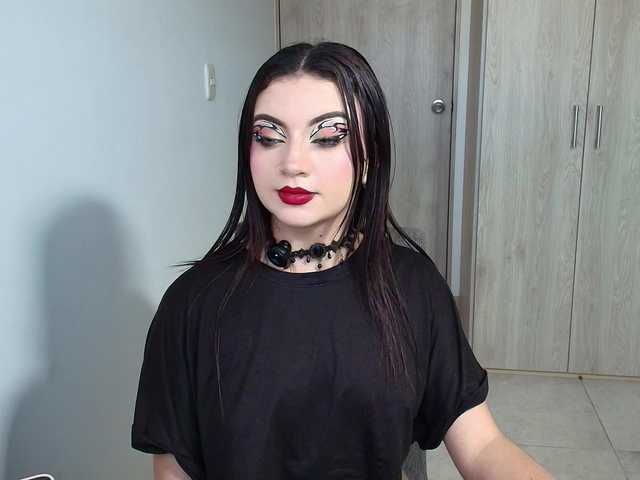 scarletmonroe's BongaCams show and profile