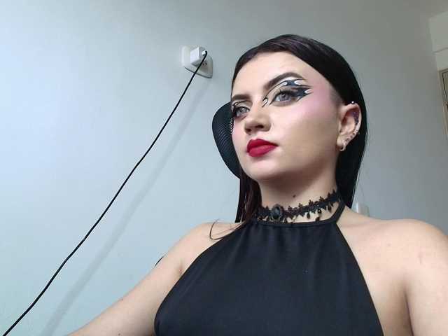 scarletmonroe's BongaCams show and profile
