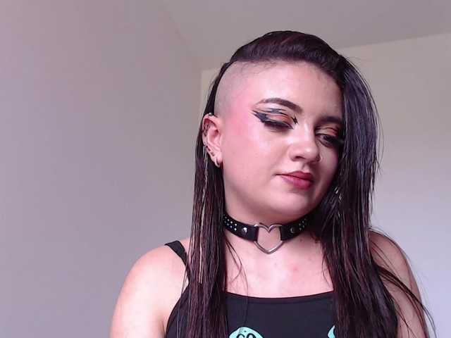 scarletmonroe's BongaCams show and profile