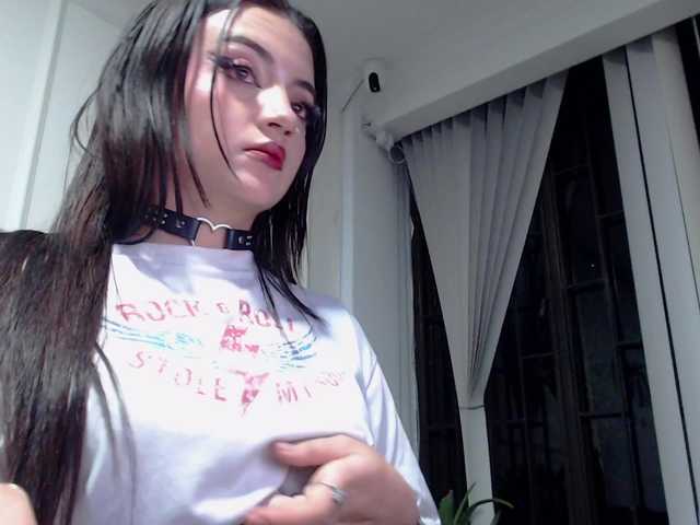 scarletmonroe's BongaCams show and profile