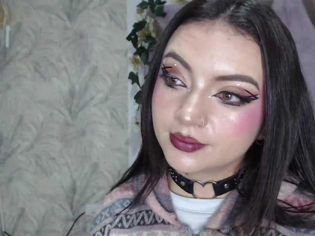 scarletmonroe's BongaCams show and profile