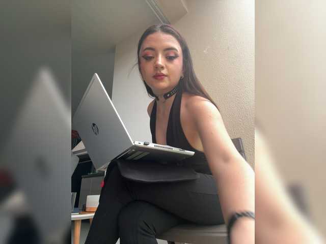 scarletmonroe's BongaCams show and profile