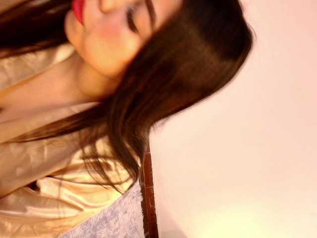 le modèle Ariana-Castillo est en webcam porno dans un show sur le site bongacams, il possède les tags suivants: Latino/Hispanic,Brunette,Shaved