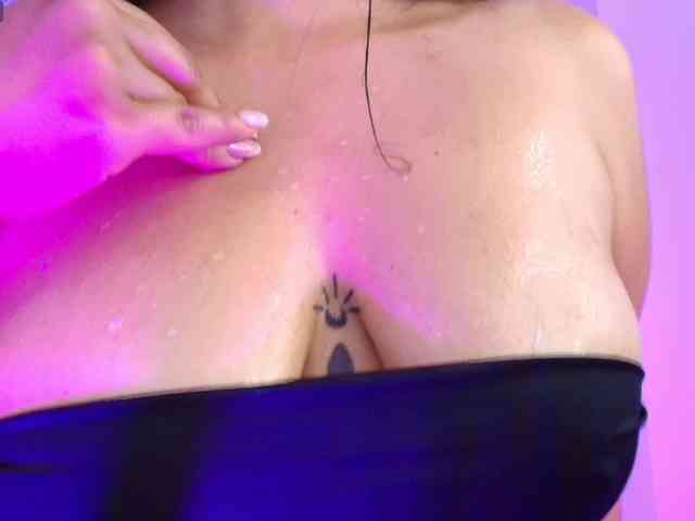 Ariana-Castillo webcam