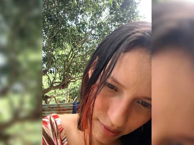 le modèle Esmeralda-2petit est en webcam porno dans un show sur le site bongacams, il possède les tags suivants: Latino/Hispanic,Brunette,Shaved