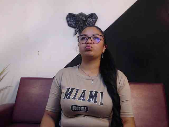 Isabel-Cortez Live Webcam on BongaCams