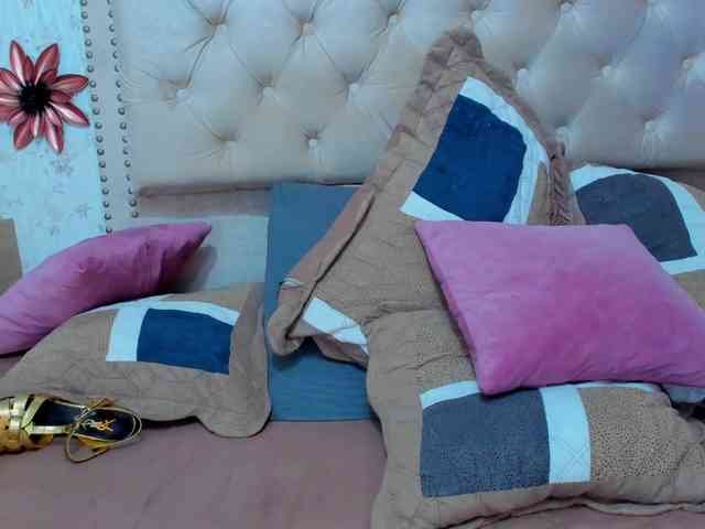 victoriaarousse25 webcam