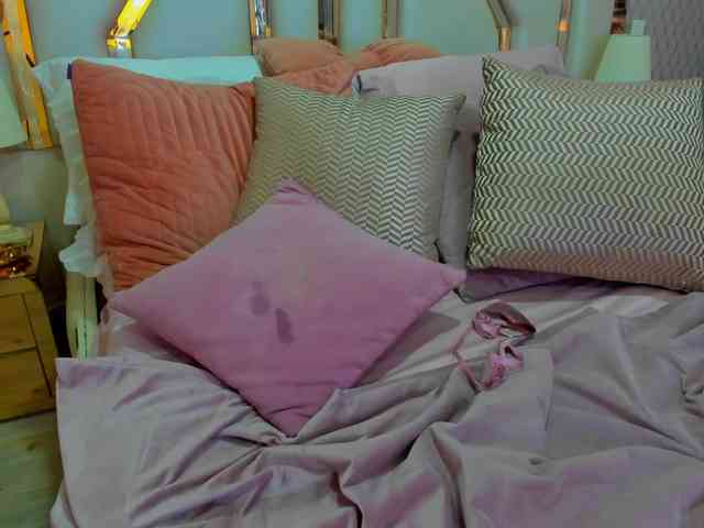 victoriaarousse25 webcam