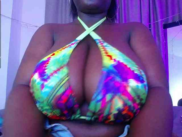 neighbor-ebony Live Webcam on BongaCams