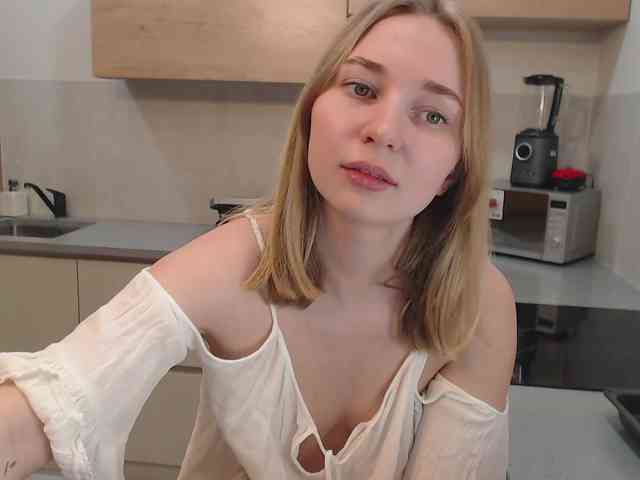 Maria09900 webcam