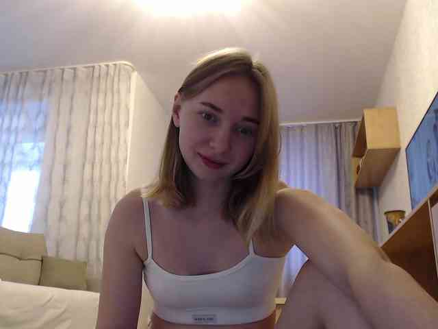 Maria09900 webcam