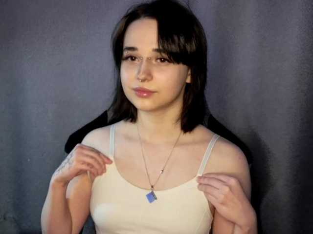 CatherynDowns — Hi, I'm Sofia, I'm 18, private is open. I love secret desires and gentle touches...