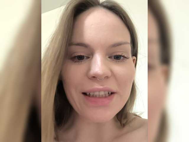 PregnantElf's BongaCams show and profile