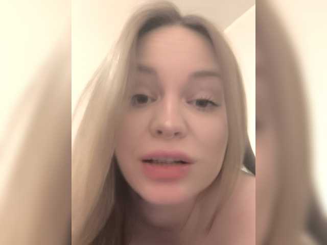 PregnantElf's BongaCams show and profile