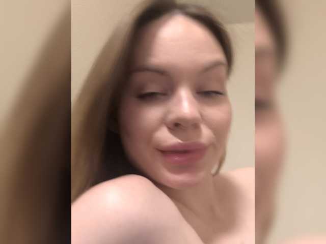 PregnantElf's BongaCams show and profile