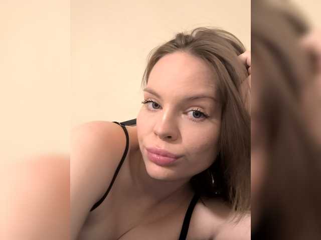 PregnantElf's BongaCams show and profile