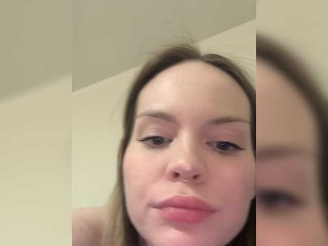 PregnantElf's BongaCams show and profile