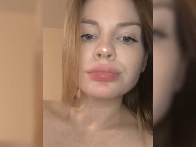 PregnantElf's BongaCams show and profile