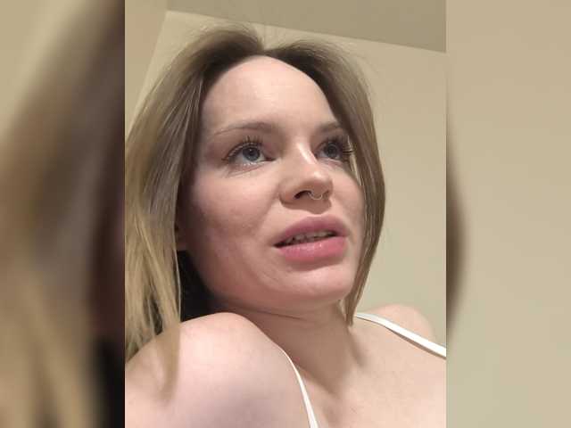 PregnantElf's BongaCams show and profile