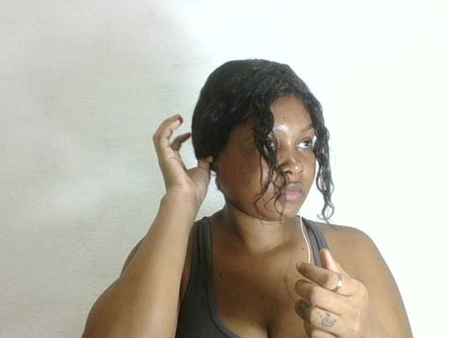 le modèle Triida est en webcam porno dans un show sur le site bongacams, il possède les tags suivants: Ebony,Brunette,Shaved