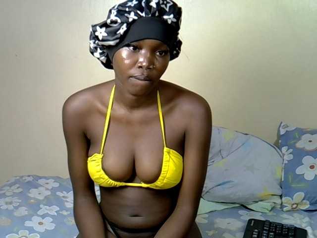 PetitteBunny Live Cam on BongaCams