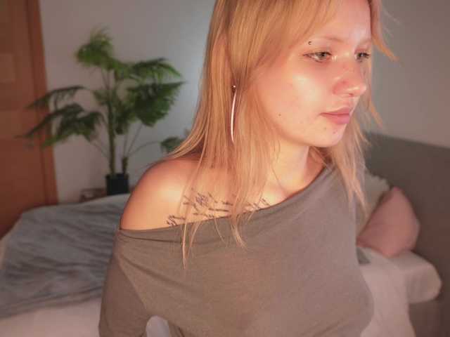 NaomiRosy's BongaCams show and profile