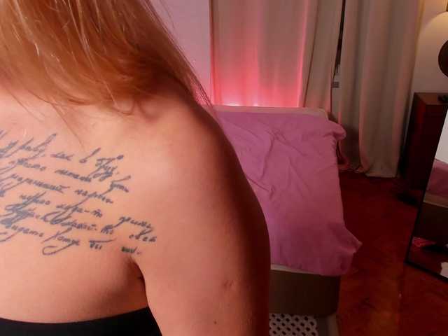 NaomiRosy's BongaCams show and profile