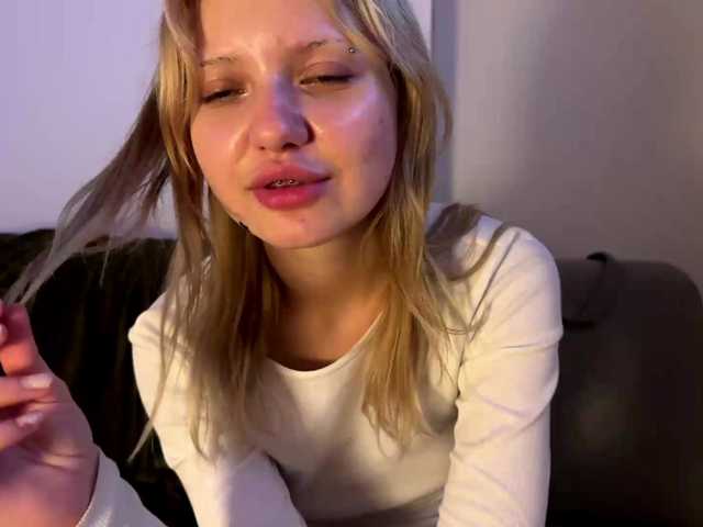 NaomiRosy's BongaCams show and profile