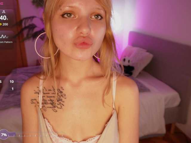 NaomiRosy's BongaCams show and profile