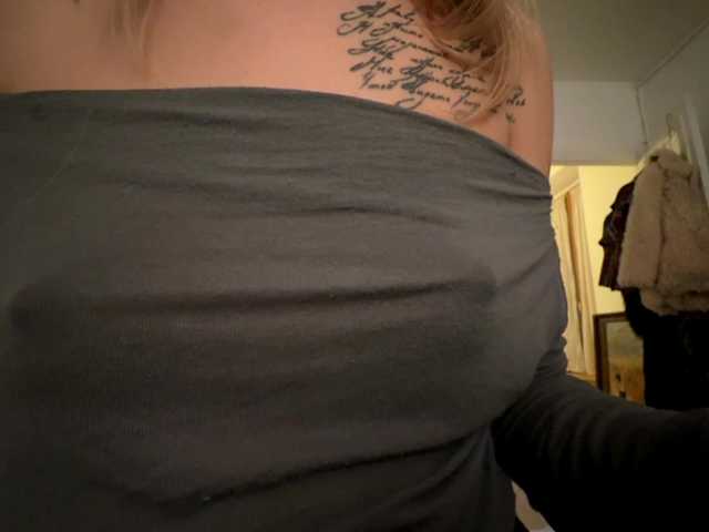 NaomiRosy's BongaCams show and profile