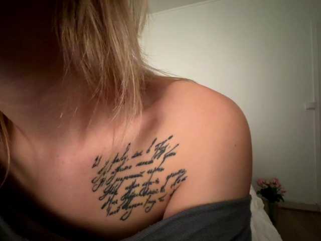 NaomiRosy's BongaCams show and profile