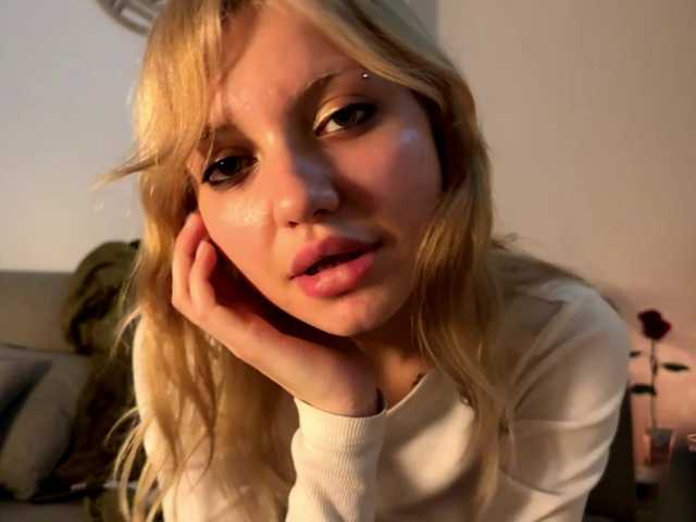 NaomiRosy's BongaCams show and profile