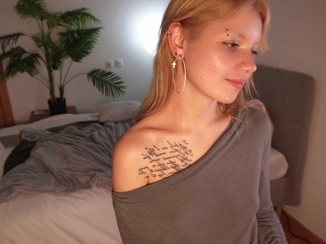 NaomiRosy's BongaCams show and profile