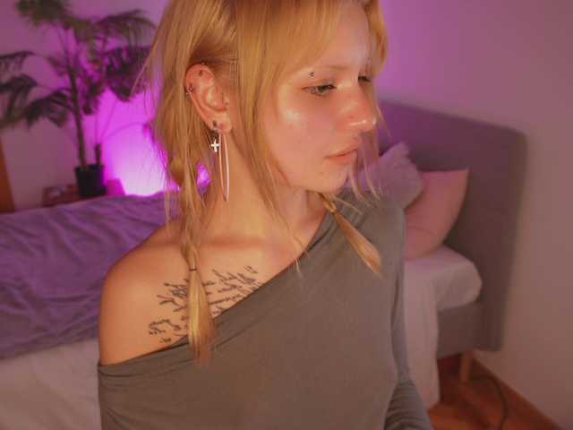 NaomiRosy's BongaCams show and profile